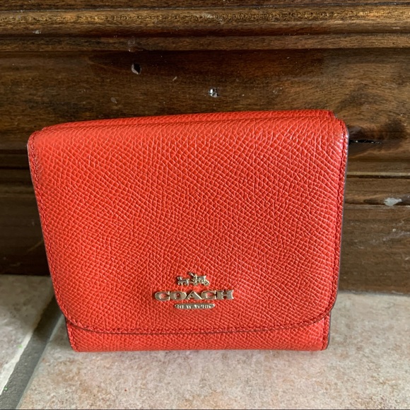 Coach Crossgrain Scratch Resistant Leather Wallet - Picture 2 of 4